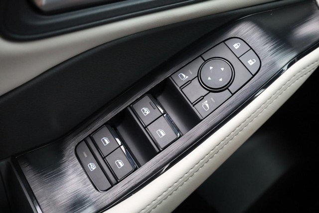 Nissan Rogue Vehicle Image 19