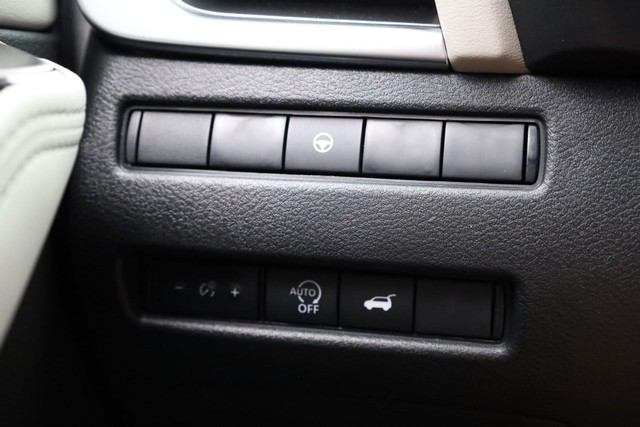 Nissan Rogue Vehicle Image 20
