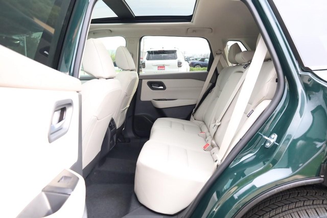 Nissan Rogue Vehicle Image 22