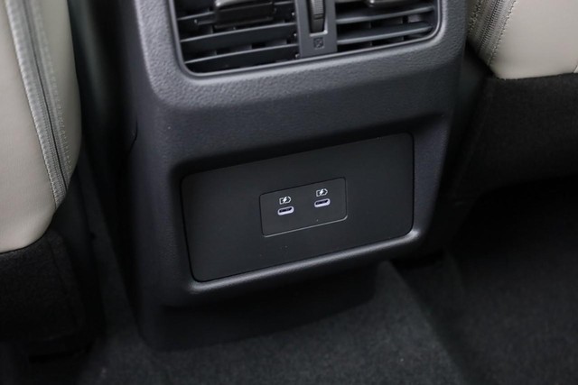 Nissan Rogue Vehicle Image 23