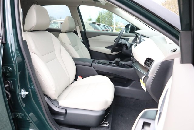 Nissan Rogue Vehicle Image 26