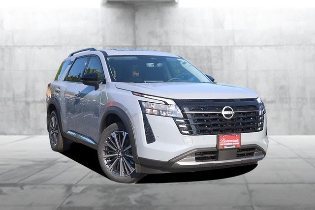 Nissan Pathfinder Vehicle Image 02