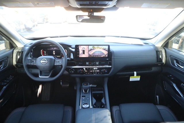 Nissan Pathfinder Vehicle Image 07