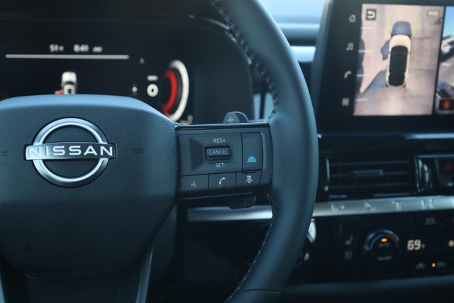 Nissan Pathfinder Vehicle Image 09
