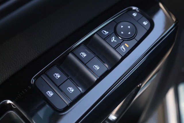 Nissan Pathfinder Vehicle Image 11