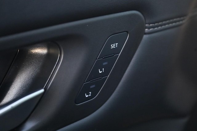 Nissan Pathfinder Vehicle Image 12