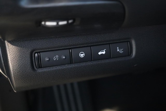 Nissan Pathfinder Vehicle Image 13