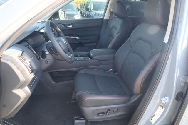 Nissan Pathfinder Vehicle Image 21