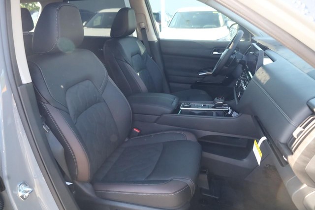 Nissan Pathfinder Vehicle Image 22