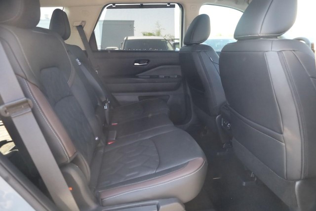 Nissan Pathfinder Vehicle Image 23