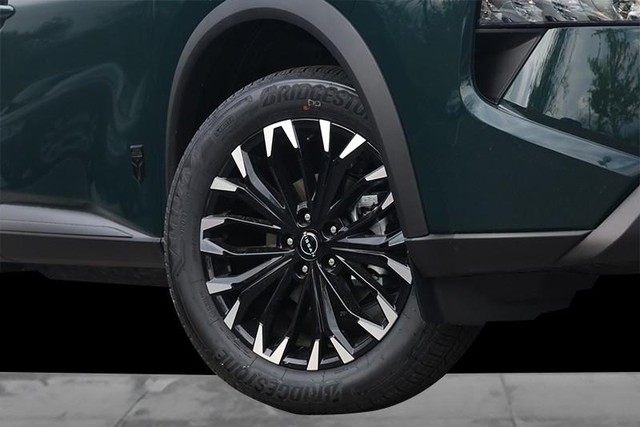 Nissan Rogue Vehicle Image 03