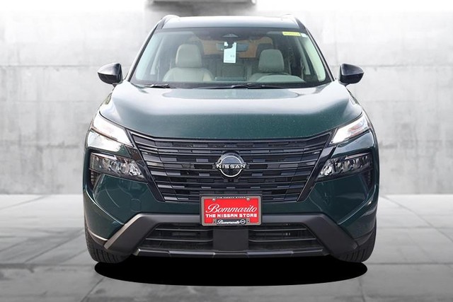 Nissan Rogue Vehicle Image 04