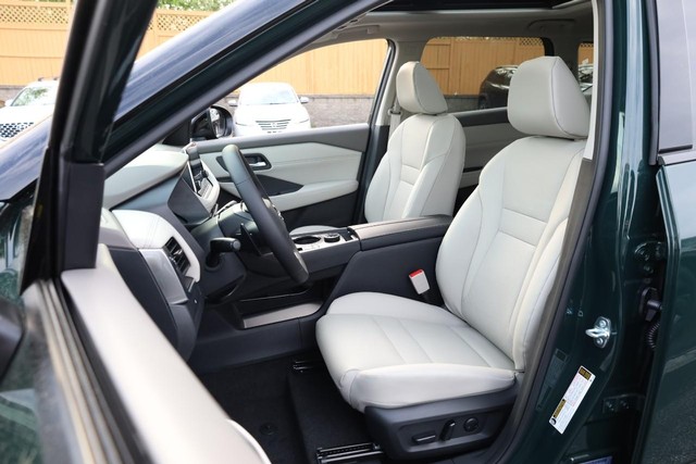 Nissan Rogue Vehicle Image 08