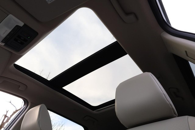 Nissan Rogue Vehicle Image 09