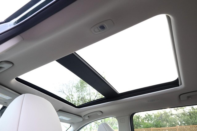 Nissan Rogue Vehicle Image 10