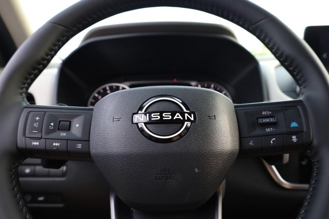 Nissan Rogue Vehicle Image 11