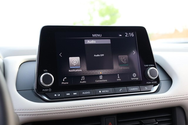 Nissan Rogue Vehicle Image 13