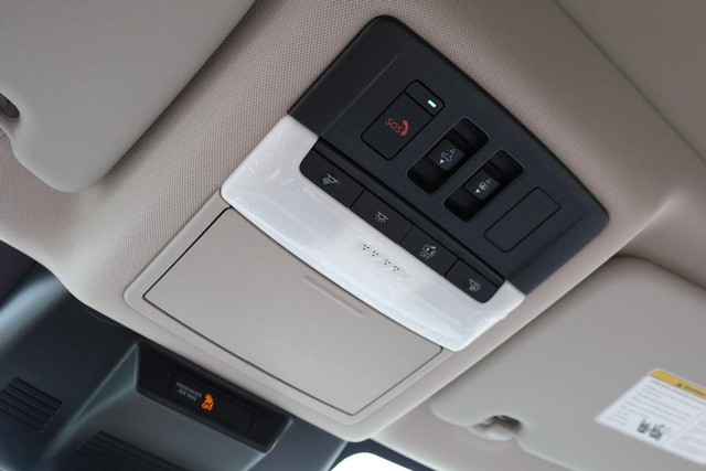 Nissan Rogue Vehicle Image 18