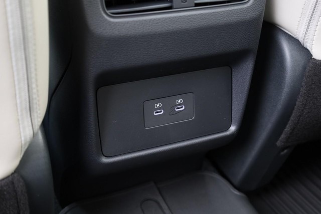 Nissan Rogue Vehicle Image 23