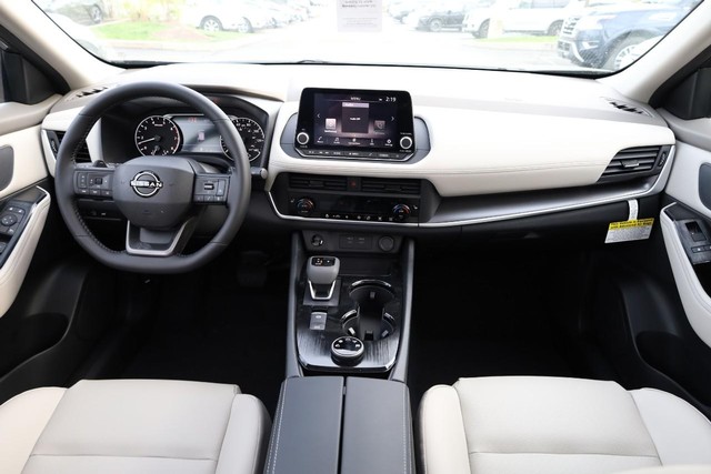 Nissan Rogue Vehicle Image 24