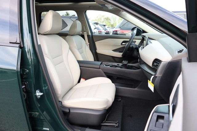 Nissan Rogue Vehicle Image 26