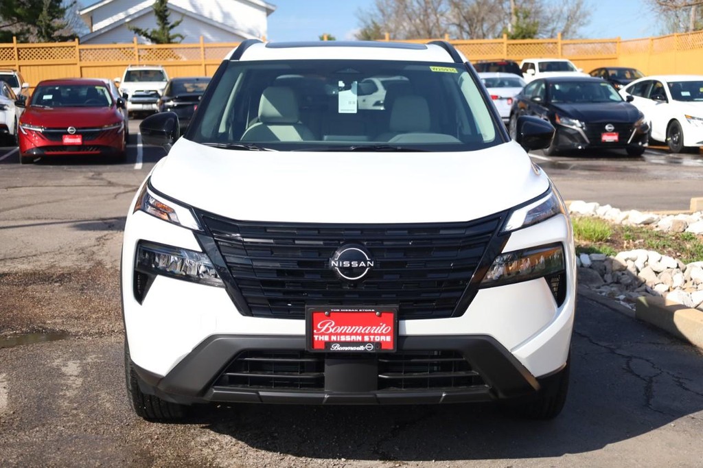 Nissan Rogue Vehicle Image 03