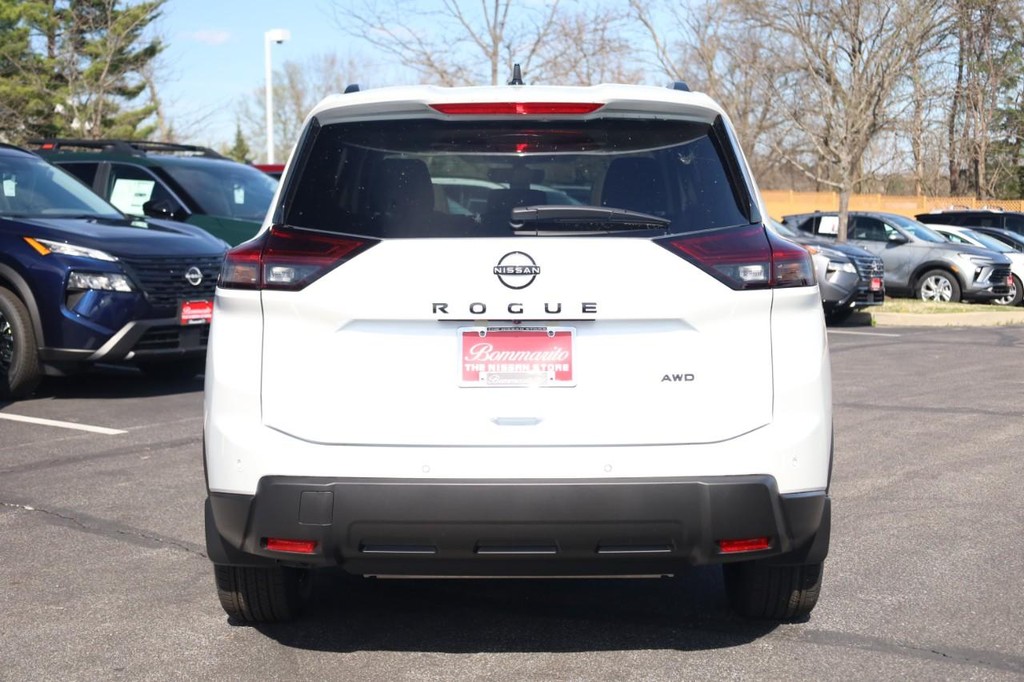 Nissan Rogue Vehicle Image 05