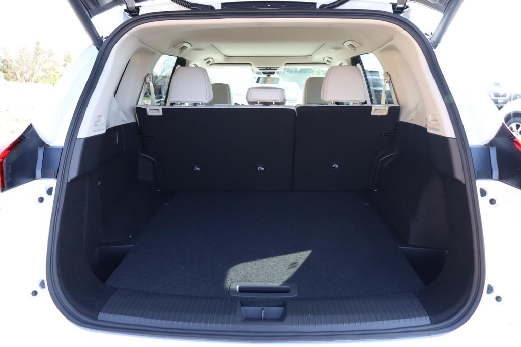 Nissan Rogue Vehicle Image 06