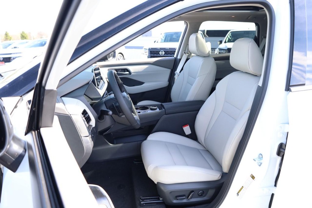 Nissan Rogue Vehicle Image 07