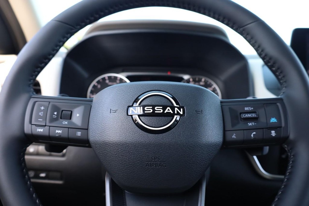 Nissan Rogue Vehicle Image 10