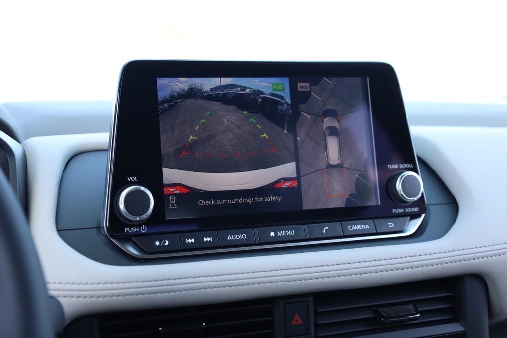 Nissan Rogue Vehicle Image 13