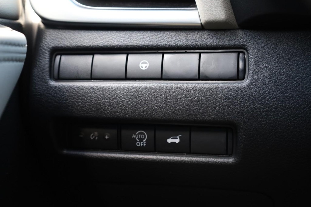 Nissan Rogue Vehicle Image 18