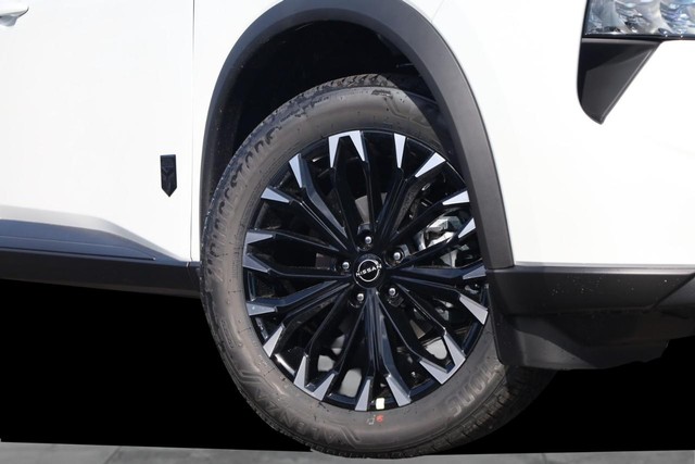 Nissan Rogue Vehicle Full-screen Gallery Image 3