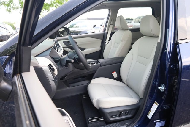 Nissan Rogue Vehicle Image 08
