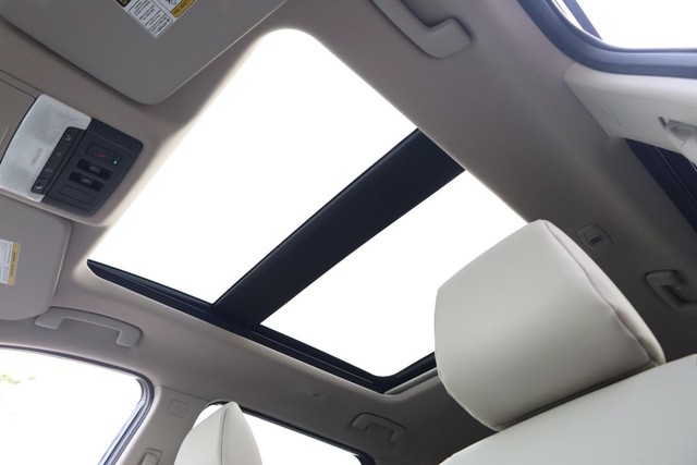 Nissan Rogue Vehicle Image 09