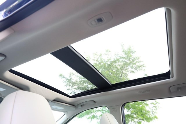 Nissan Rogue Vehicle Image 10
