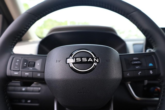 Nissan Rogue Vehicle Image 11