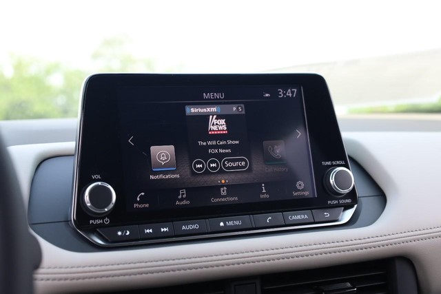 Nissan Rogue Vehicle Image 13