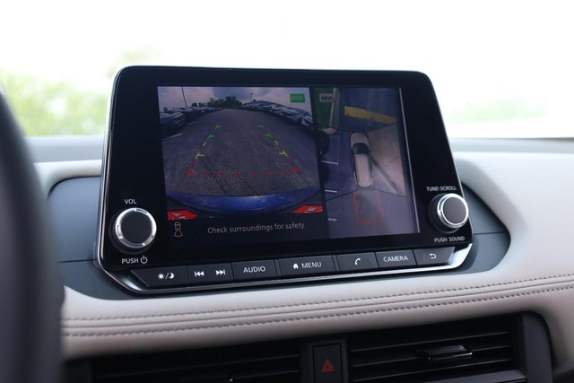 Nissan Rogue Vehicle Image 14