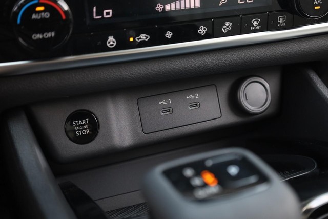 Nissan Rogue Vehicle Image 16