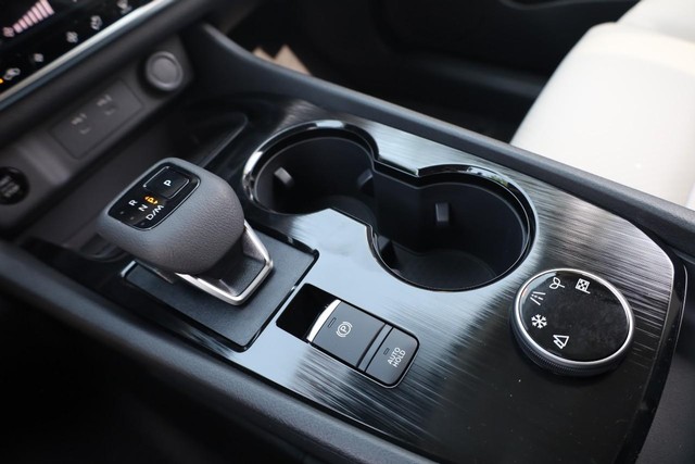 Nissan Rogue Vehicle Image 17