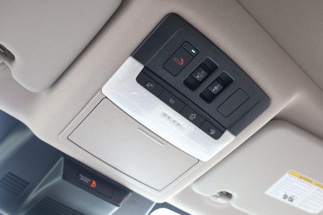 Nissan Rogue Vehicle Image 18