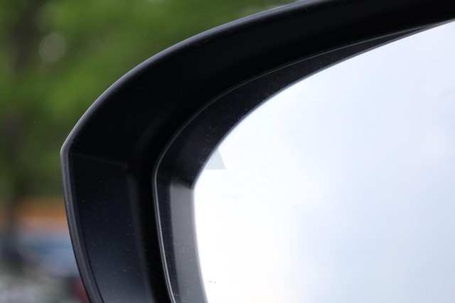 Nissan Rogue Vehicle Image 21
