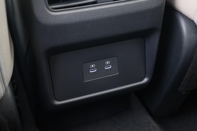 Nissan Rogue Vehicle Image 23