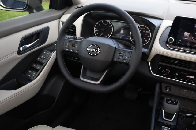 Nissan Rogue Vehicle Image 25
