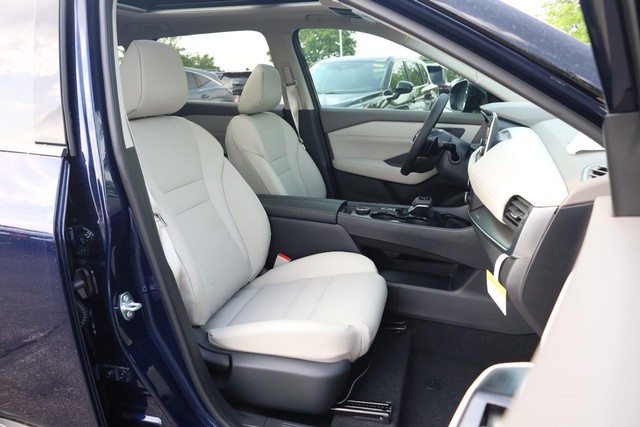 Nissan Rogue Vehicle Image 26
