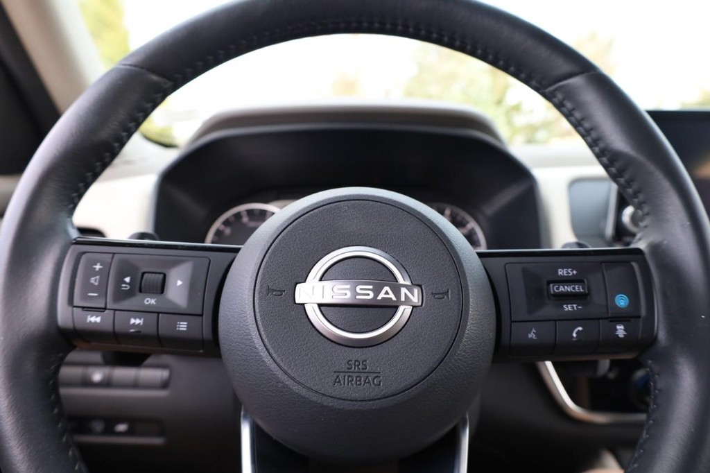 Nissan Rogue Vehicle Image 13