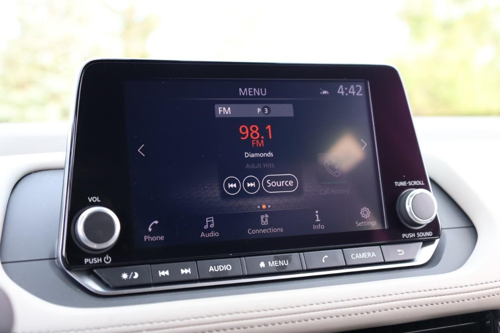 Nissan Rogue Vehicle Image 15