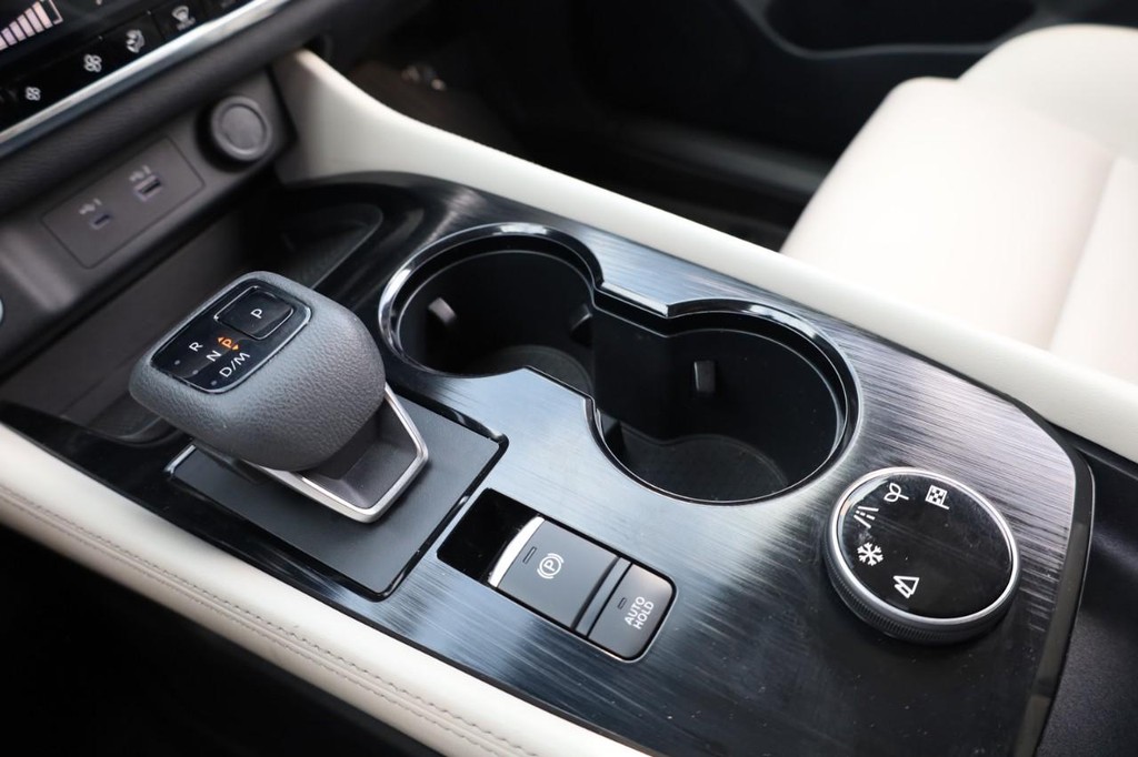 Nissan Rogue Vehicle Image 19