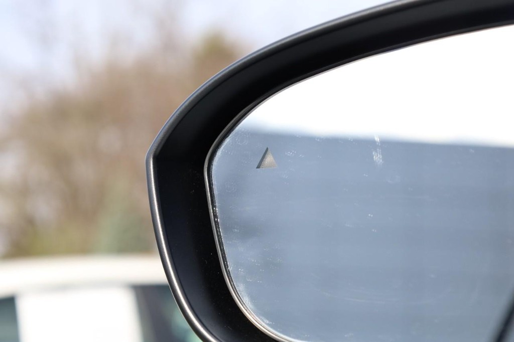 Nissan Rogue Vehicle Image 24